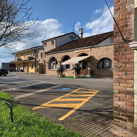 Hotel Locanda Dolce Vita San Dona di Piave Bagian luar foto